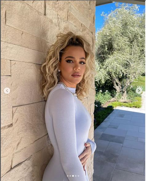 khloe kardashian topless|Khloé Kardashian shared another topless pic in new Instagram post